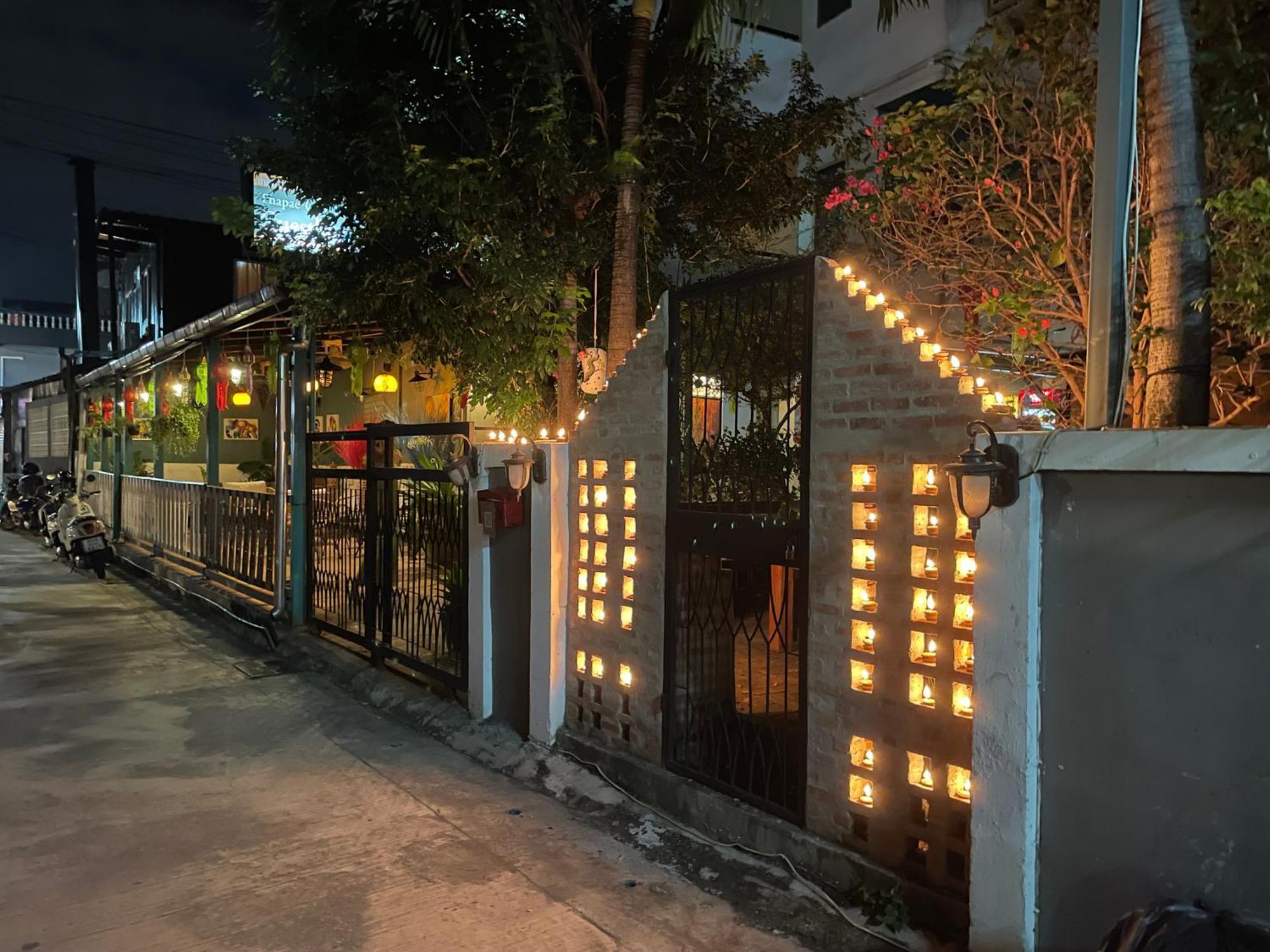 Thapae Gate Hostel *