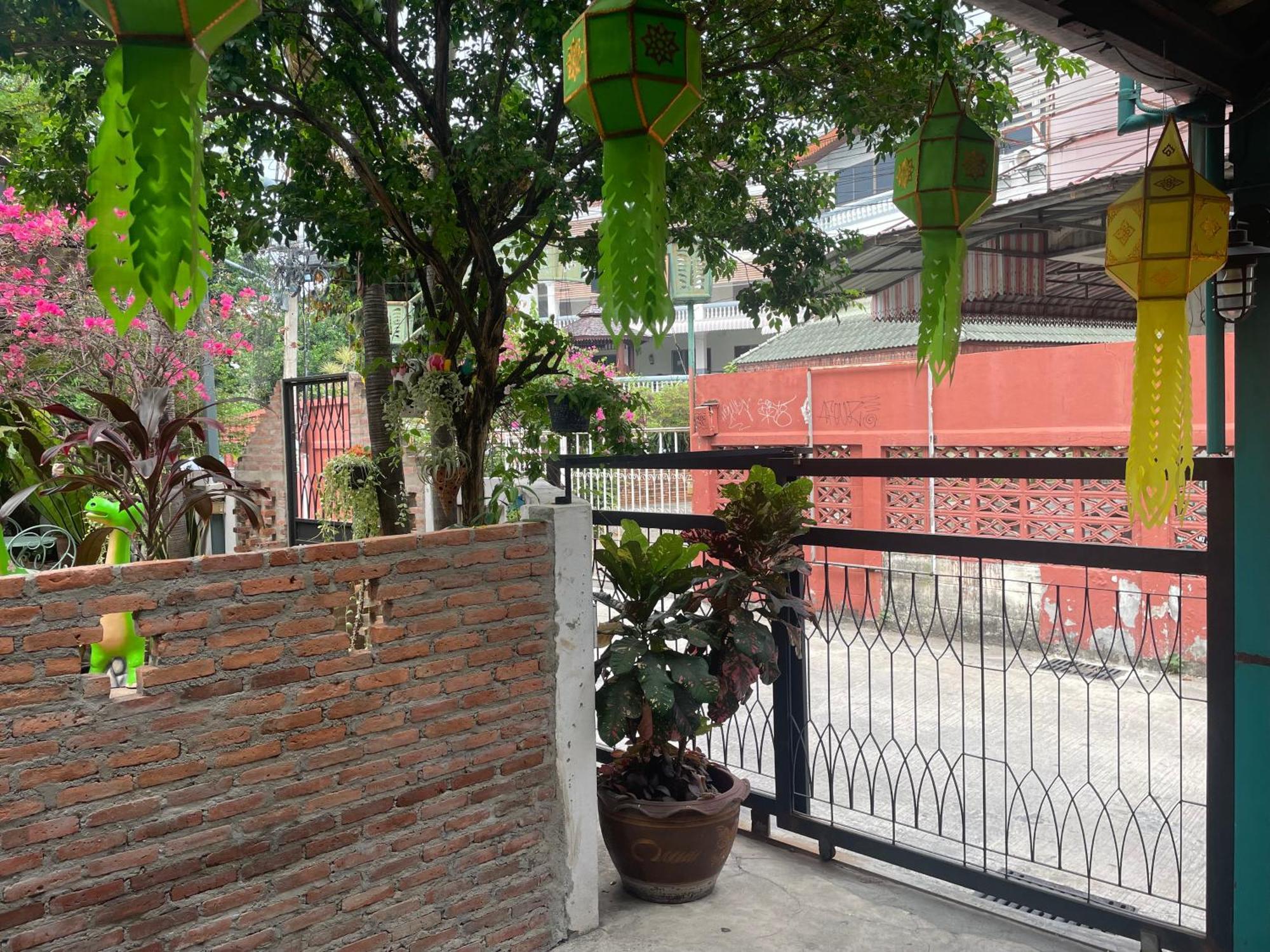 Thapae Gate Asrama *